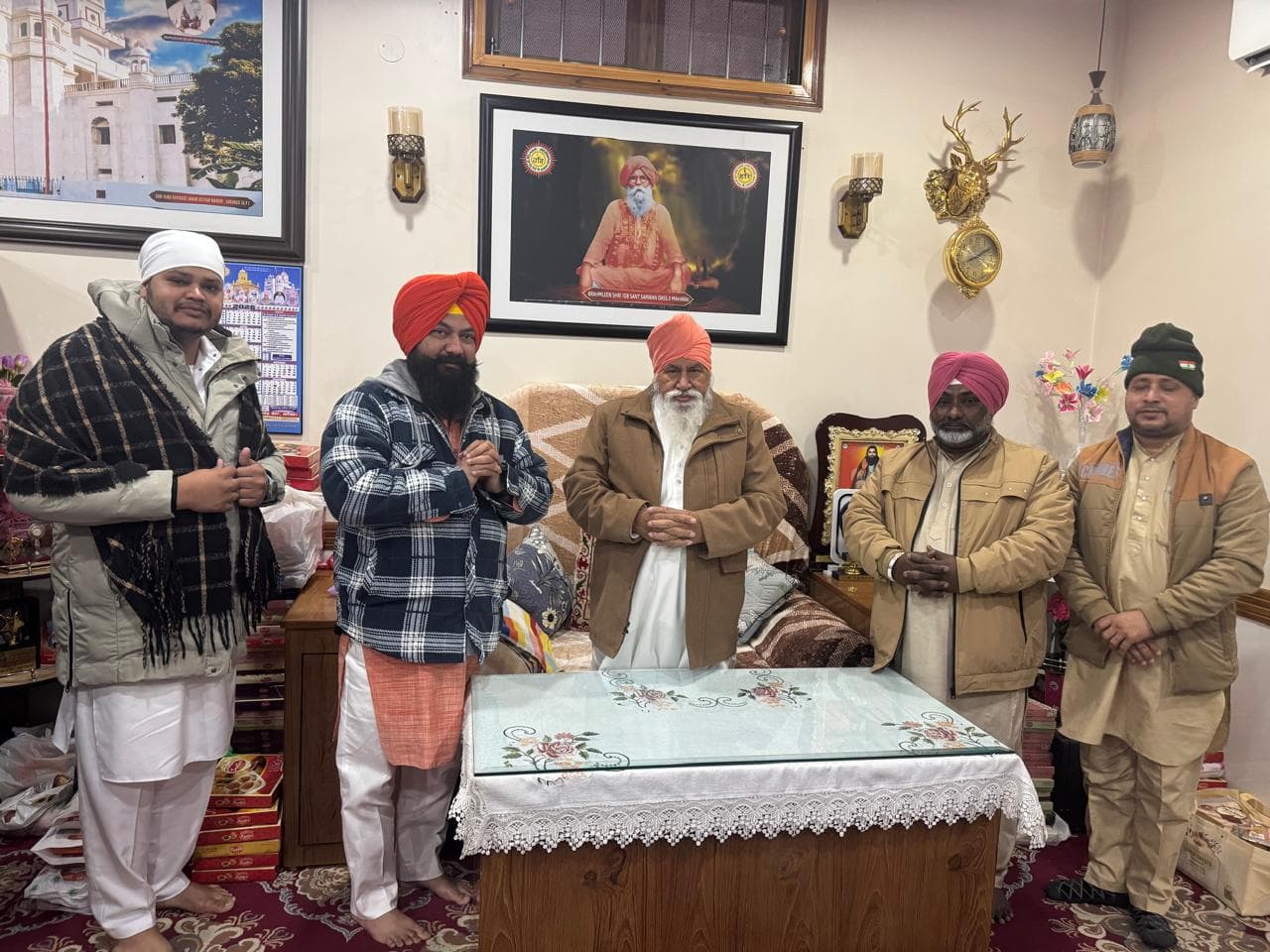 पंजाब राज्य अनुसूचित जाति कमीशन के चेयरमैन जसवीर सिंह गढ़ी नए साल के अवसर पर डेरा सचखंड बल्लां में हुए नतमस्तक