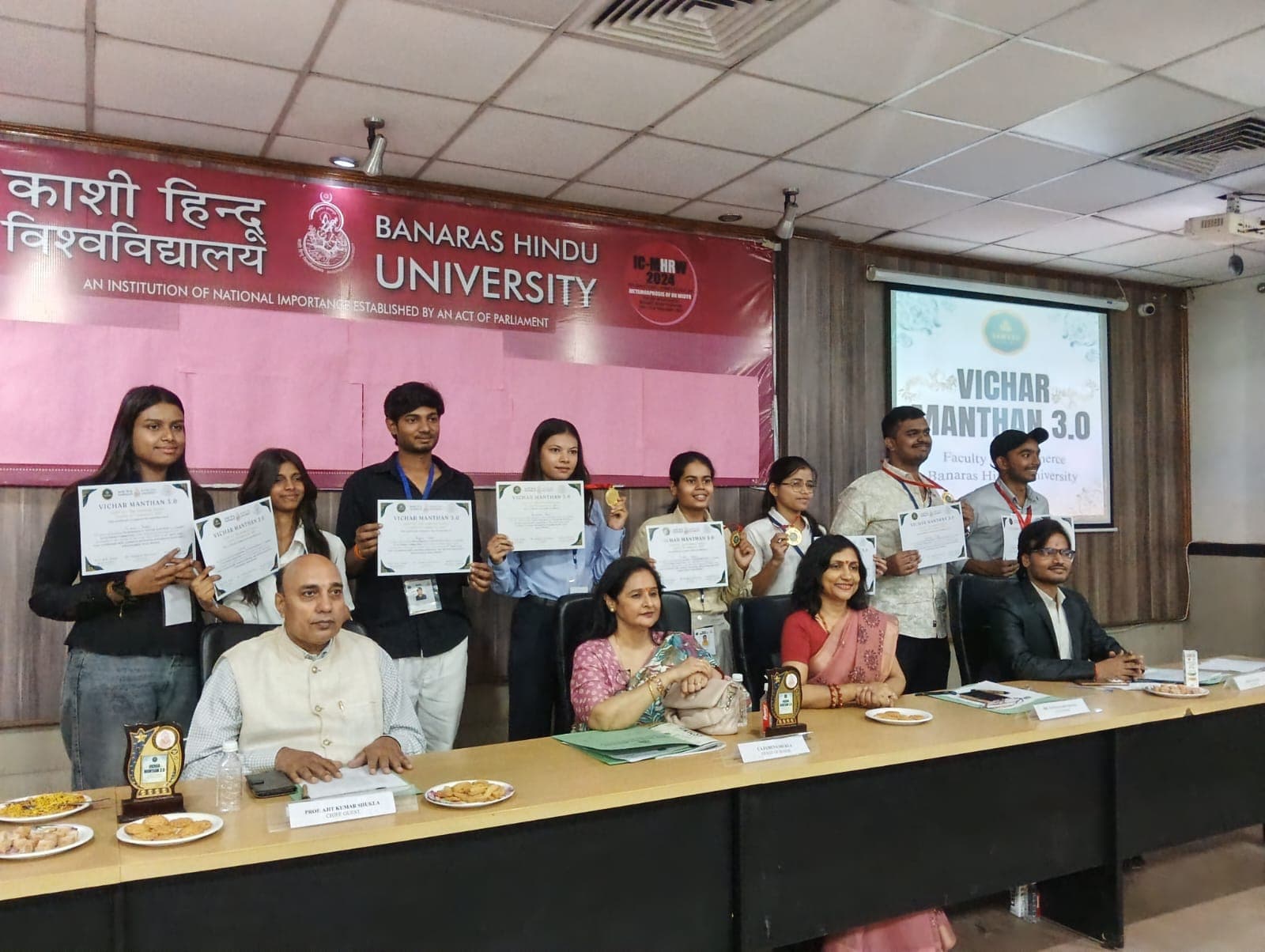 बीएचयू वाणिज्य संकाय में न्यूज़लेटर विमोचन और वार्षिक वाद-विवाद प्रतियोगिता का आयोजन
