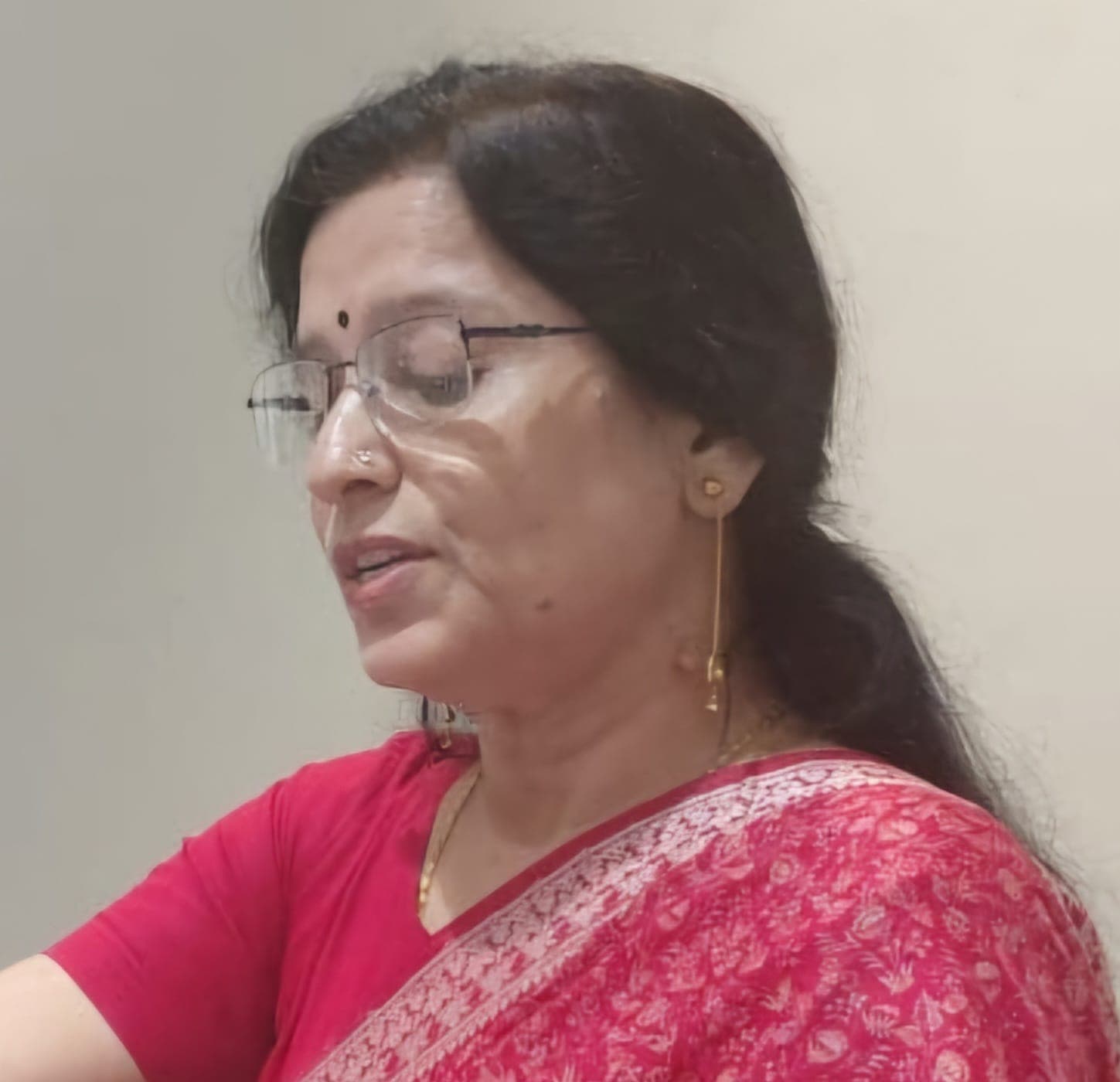 "आदमी मजबूर है और इस क़दर मजबूर है!"