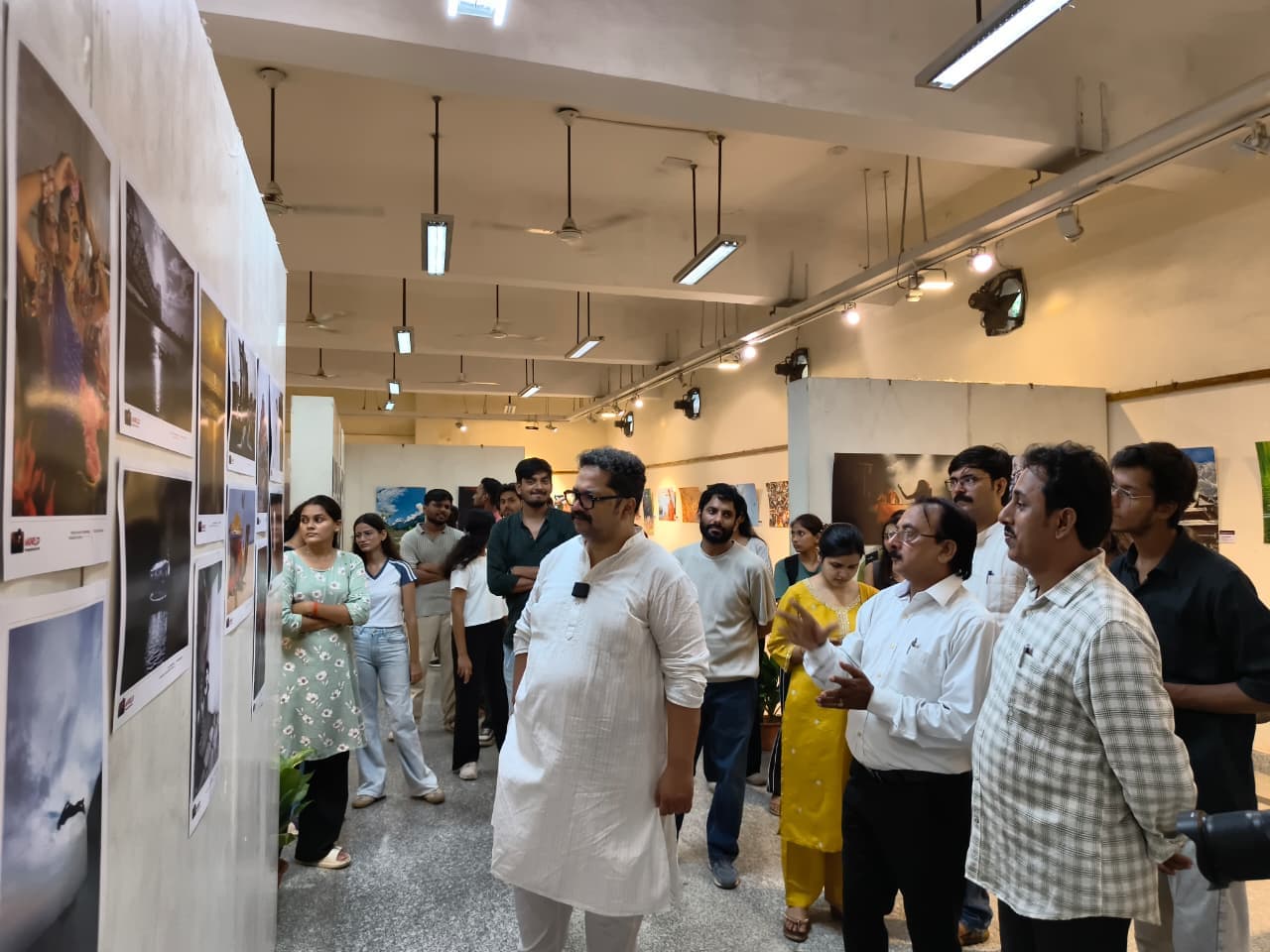 जिंदगी के ग़मों की कहानी को अच्छे से प्रदर्शित और कहने का नाम है फोटोग्राफी : व्योमेश शुक्ल