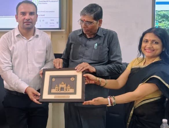 शैक्षणिक माहौल, शोध के अवसरों, परिसर की सुविधाओं आदि से परिचित कराने के लिए दीक्षारंभ आयोजित