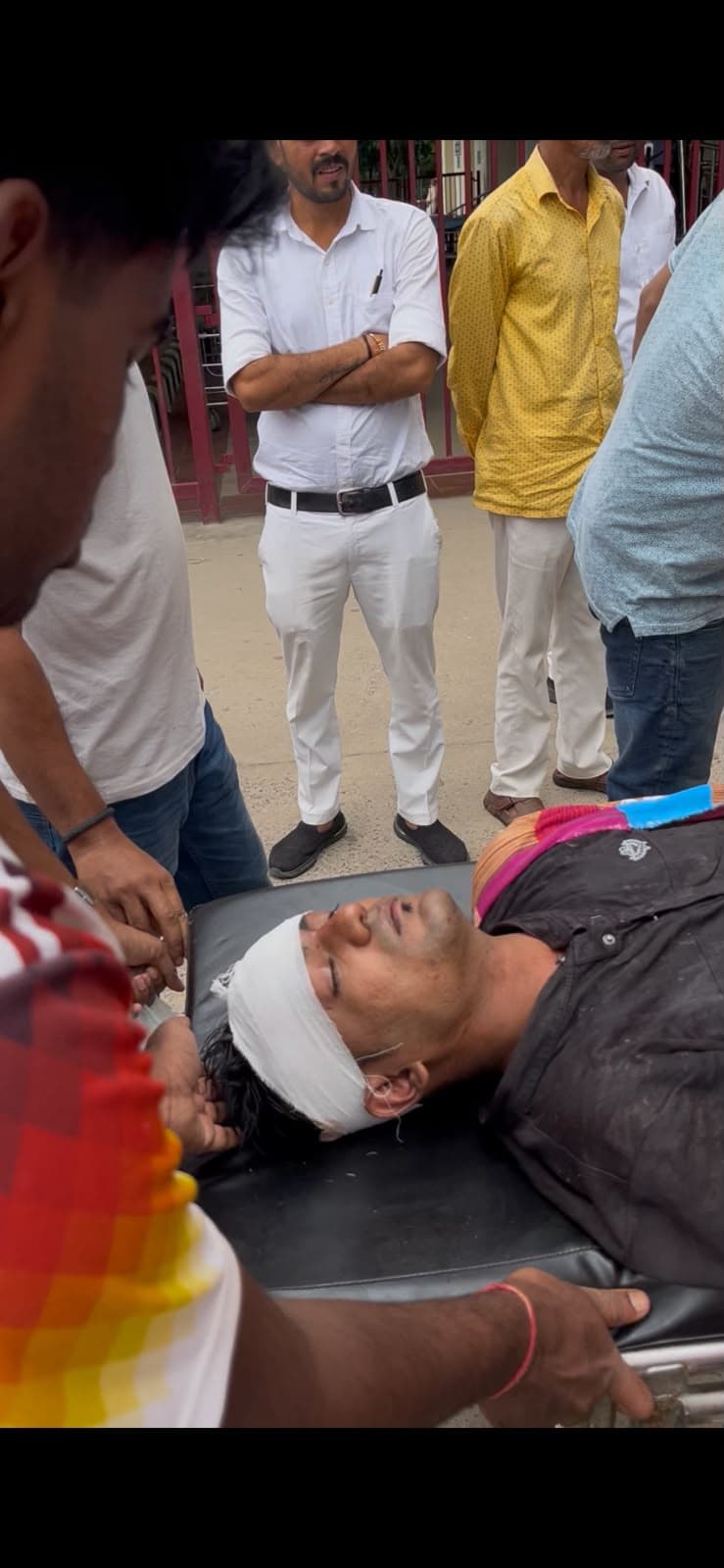 BHU: गंभीर रूप से घायल छात्र के इलाज में लापरवाही का मामला सामने आया